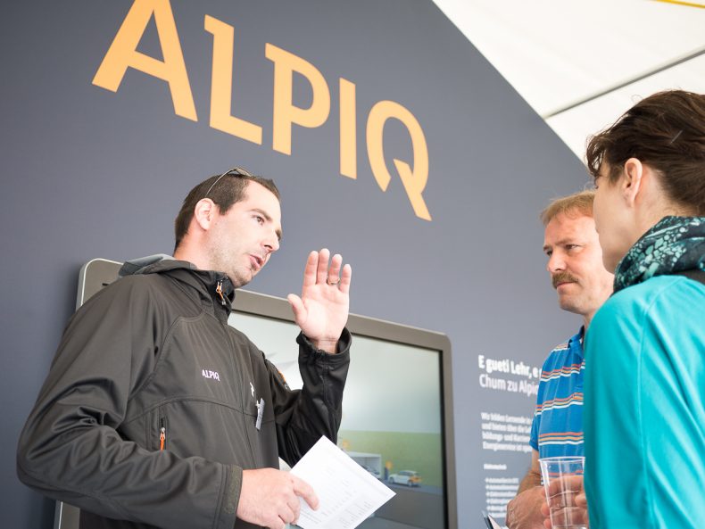 Alpiq-InTec-BEActive2016-Patrick-Zimmermann-berät-Besucher